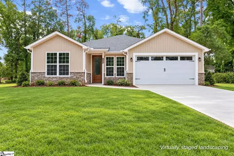 1003 Grace St, Greenwood, SC 29649