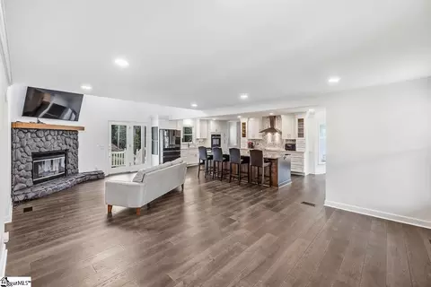 Living - 241 Bramlett Rd, Greer, SC 29651 photo 2 of 4