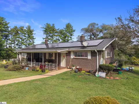 6 Pine Hill Dr, Travelers Rest, SC 29690