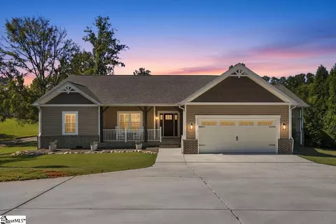 225 S Point Harbor Dr, Chappells, SC 29037