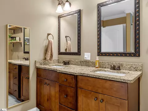 Bath - 503 Cornucopia Ln, Inman, SC 29349 photo 3 of 4