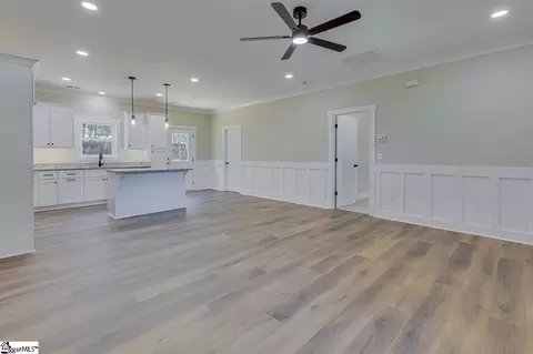 Living - 105 Springview Dr, Anderson, SC 29625 photo 2 of 4