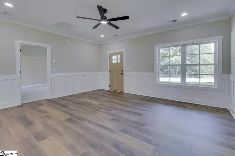 Living - 105 Springview Dr, Anderson, SC 29625 photo 3 of 4