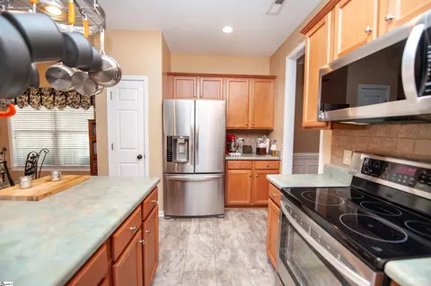 Kitchen - 341 Archway Dr, Moore, SC 29369 photo 3 of 3