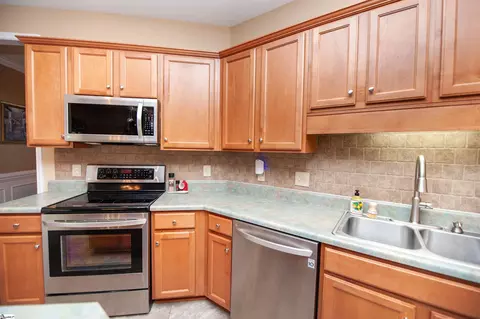 Kitchen - 341 Archway Dr, Moore, SC 29369 photo 2 of 3