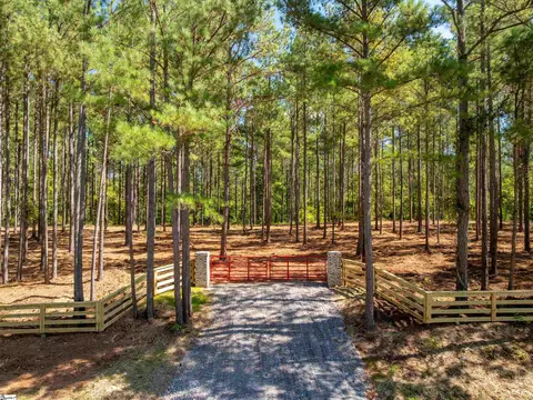 04 Oak Hill Rd, Belton, SC 29627