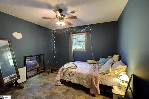 Bedroom - 103 Mcmanis Ln, Pickens, SC 29671 photo 2 of 9