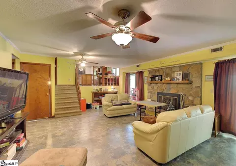 Living - 103 Mcmanis Ln, Pickens, SC 29671 photo 5 of 5