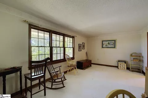 Living - 103 Mcmanis Ln, Pickens, SC 29671 photo 3 of 5