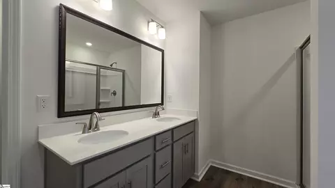Bath - 12 Gateway St, Central, SC 29630 photo 2 of 2