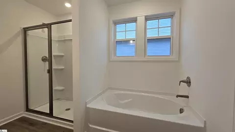 Bath - 12 Gateway St, Central, SC 29630 photo 1 of 2