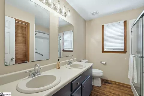 Bath - 302 Hamilton Dr, Easley, SC 29640 photo 1 of 4