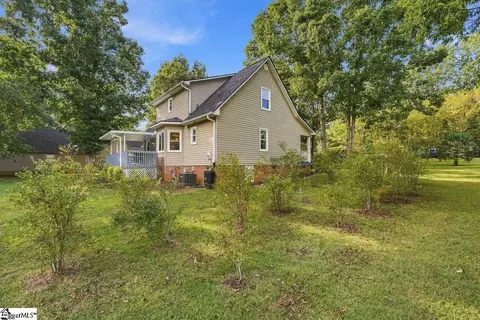 Exterior - 302 Hamilton Dr, Easley, SC 29640 photo 6 of 7