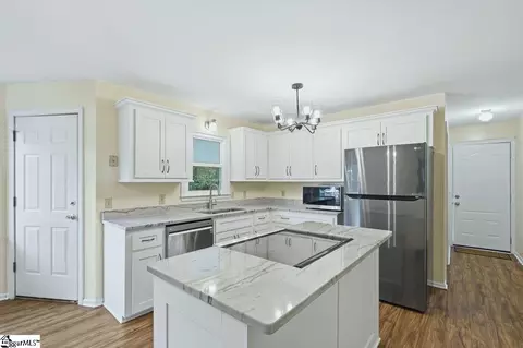 Kitchen - 302 Hamilton Dr, Easley, SC 29640 photo 1 of 4