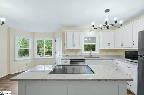 Kitchen - 302 Hamilton Dr, Easley, SC 29640 photo 2 of 4