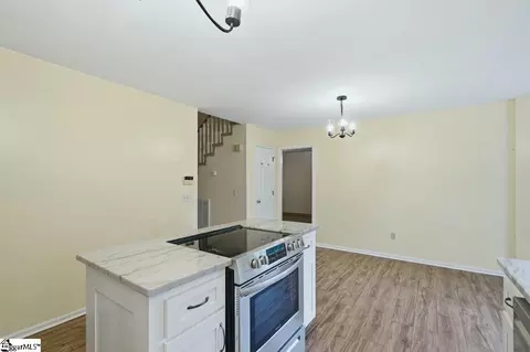 Kitchen - 302 Hamilton Dr, Easley, SC 29640 photo 3 of 4