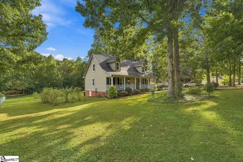 Exterior - 302 Hamilton Dr, Easley, SC 29640 photo 4 of 7