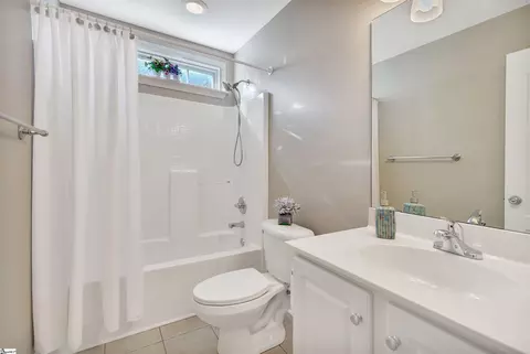 Bath - 118 Shipyard Cir, Anderson, SC 29621 photo 3 of 4