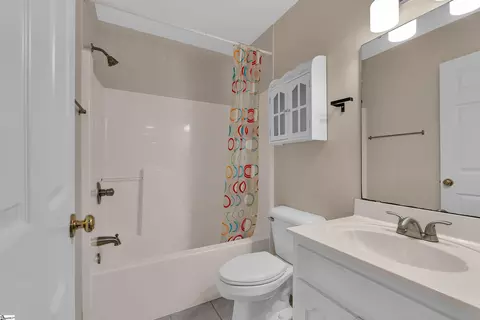 Bath - 319 Cedar Bluff Dr, Moore, SC 29369 photo 3 of 4