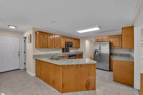 Kitchen - 319 Cedar Bluff Dr, Moore, SC 29369 photo 2 of 3