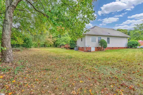 Exterior - 319 Cedar Bluff Dr, Moore, SC 29369 photo 4 of 5