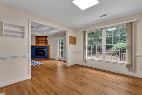 Living - 319 Cedar Bluff Dr, Moore, SC 29369 photo 1 of 4