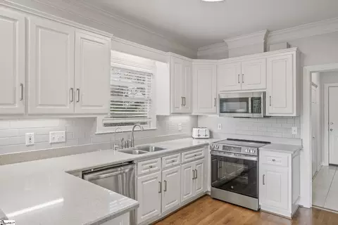 Kitchen - 9 March Winds Ct, Greer, SC 29650 photo 2 of 5
