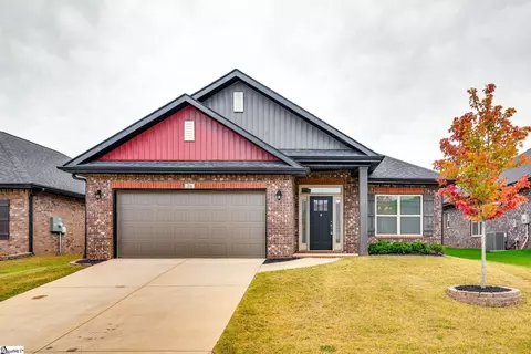 26 Woodcroos Dr, Simpsonville, SC 29681