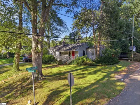 2 Waccamaw Cir, Greenville, SC 29605