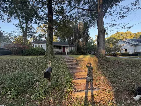 2 Waccamaw Cir, Greenville, SC 29605