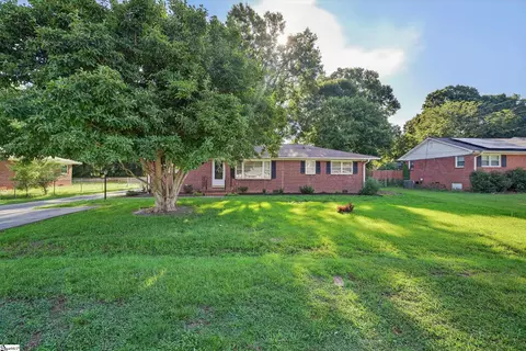 106 Keloy St, Spartanburg, SC 29301
