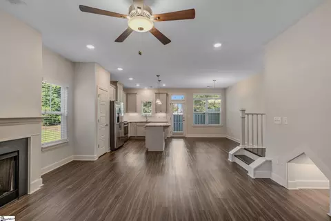 Living - 9 Jaycee Ct, Greenville, SC 29607 photo 4 of 5