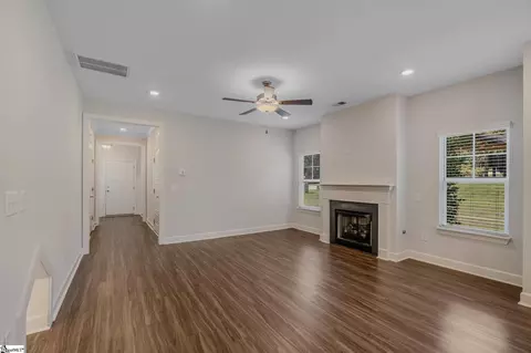 Living - 9 Jaycee Ct, Greenville, SC 29607 photo 2 of 5