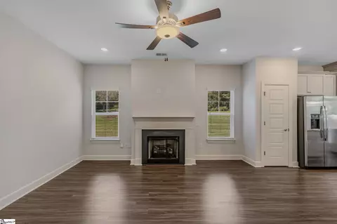 Living - 9 Jaycee Ct, Greenville, SC 29607 photo 5 of 5