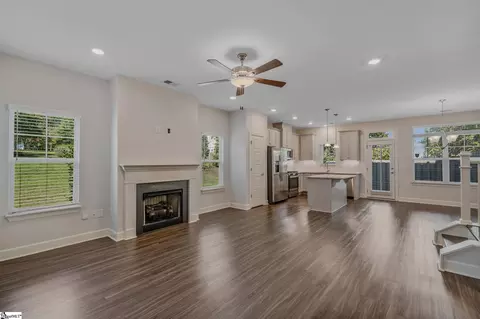 Living - 9 Jaycee Ct, Greenville, SC 29607 photo 1 of 5