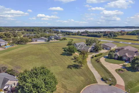 121 Landmark Dr, Greer, SC 29651 photo 3