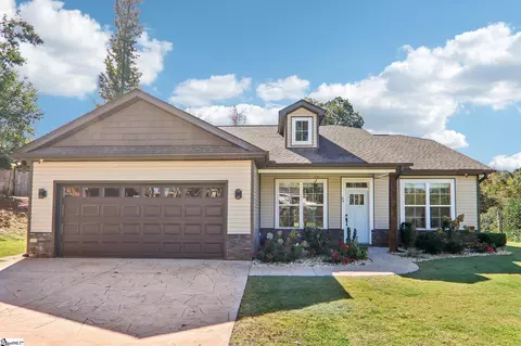 69 Cambridge Dr, Greenville, SC 29605