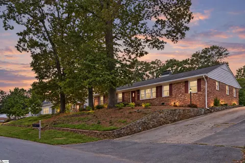 221 Lowndes Ave, Greenville, SC 29607