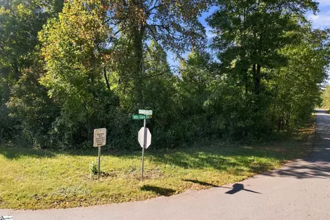 56 Mountain View School Rd, Taylors, SC 29687
