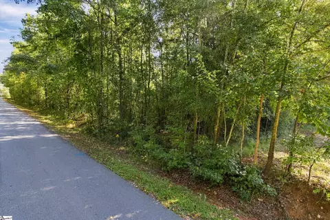 66 Mountain View School Rd, Taylors, SC 29687