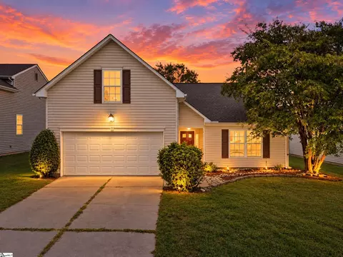 9 Hartwell Dr, Simpsonville, SC 29681