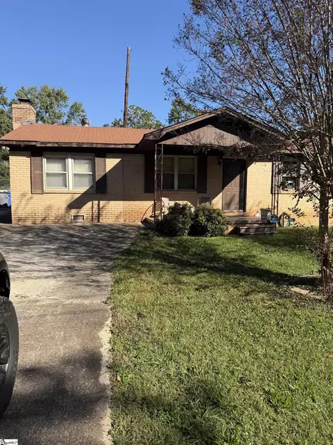 202 Bluff Dr, Greenville, SC 29605