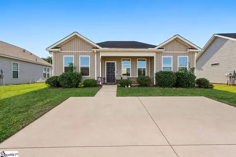 807 Chase Ave, Greenwood, SC 29648