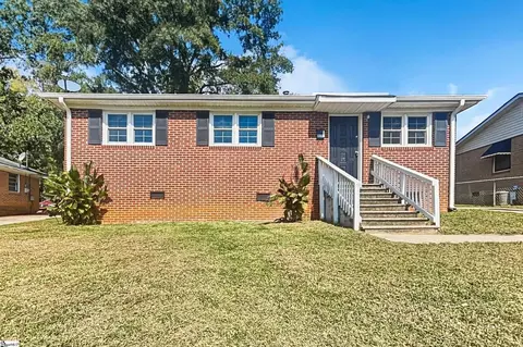121 Norris Ct, Spartanburg, SC 29306