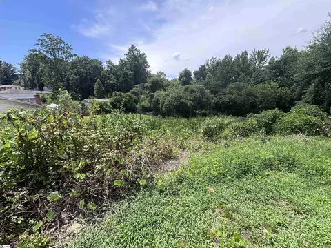 706 Pine Creek Dr, Greenville, SC 29605