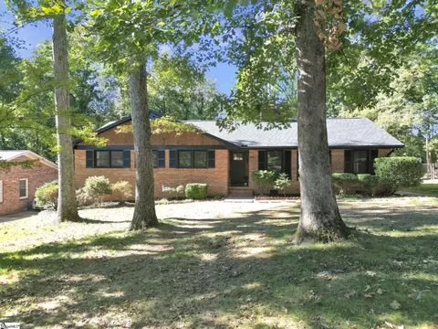 26 Pine Creek Ct, Greenville, SC 29605