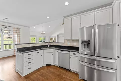 Kitchen - 14 Barnstable Ct, Greer, SC 29650 photo 2 of 5
