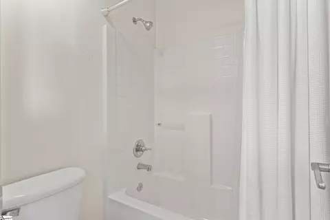 Bath - 14 Barnstable Ct, Greer, SC 29650 photo 5 of 6