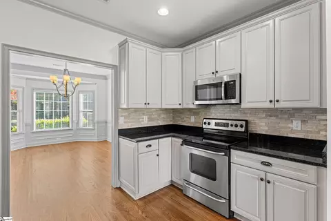Kitchen - 14 Barnstable Ct, Greer, SC 29650 photo 4 of 5