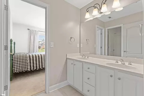 Bath - 14 Barnstable Ct, Greer, SC 29650 photo 4 of 6